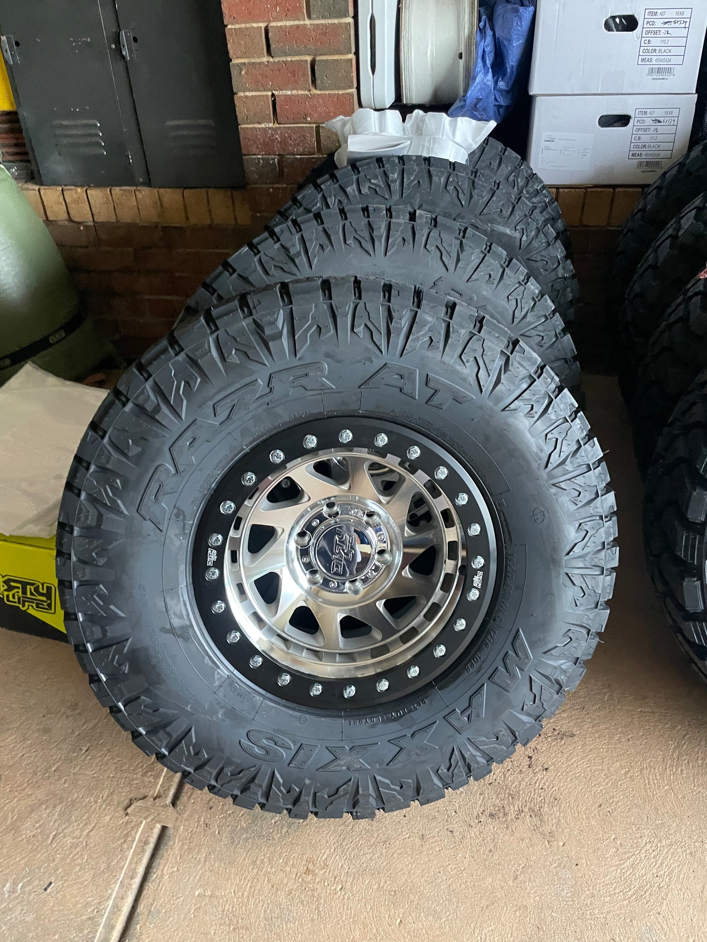 Maxxis RAZR AT811 A/T